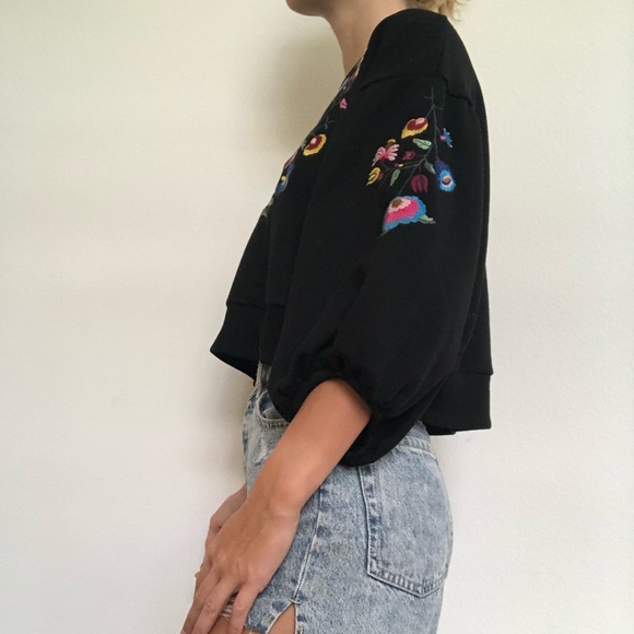 cute cropped sweater🌺 - Picture 2 of 3